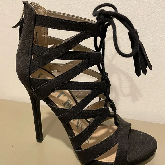 Black lace up - Picture 4 of 4